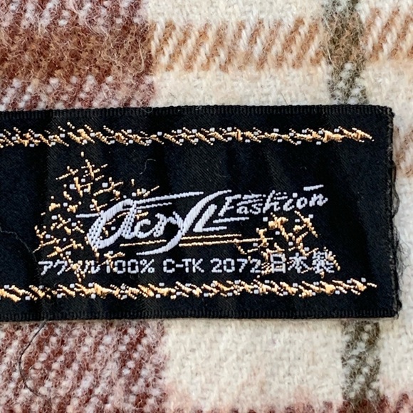 Fringe- Red and White scarf - Picture 5 of 5